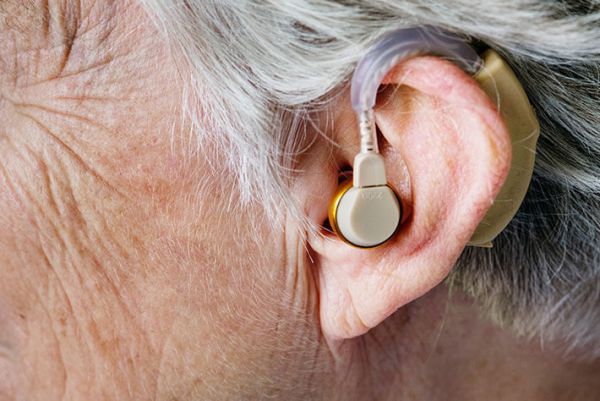 Слуховые аппараты для пожилых