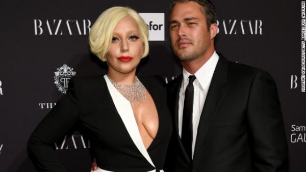 0869_141015102037-lady-gaga-taylor-kinney-september-2014-story-top.jpg (23. Kb)