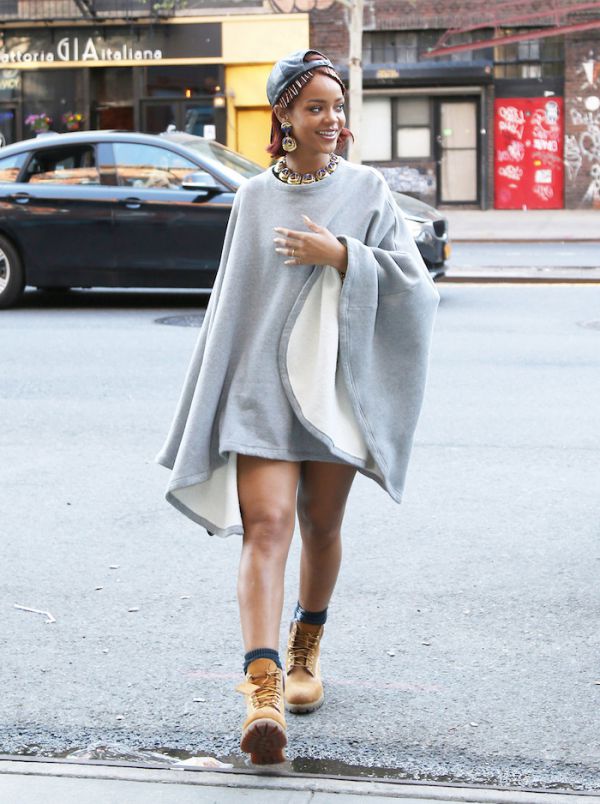 1-rihannas-east-village-6397-gray-fleece-poncho-and-timberland-boots.jpg (83.97 Kb)