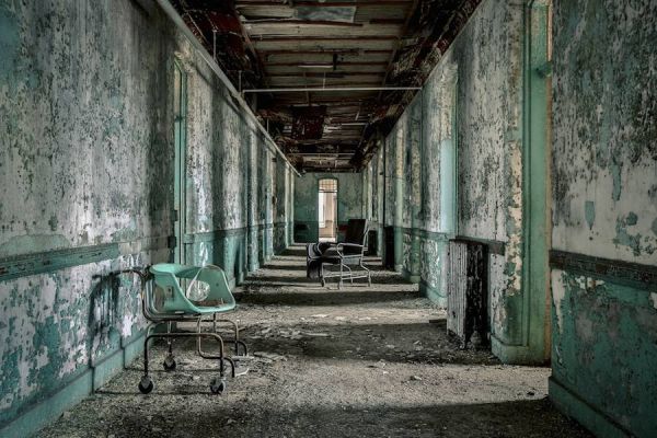 1838_striking-pictures-of-abandoned-asylums-in-the-u_s_-1-900x600.jpg (64.82 Kb)