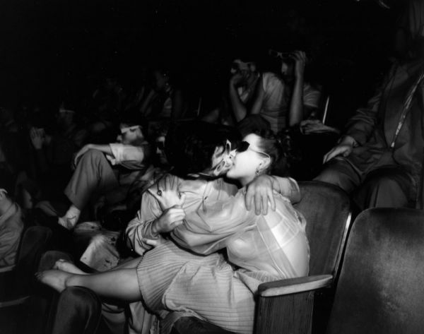 1940-movie-theater-behavior_1.jpg (31.45 Kb)