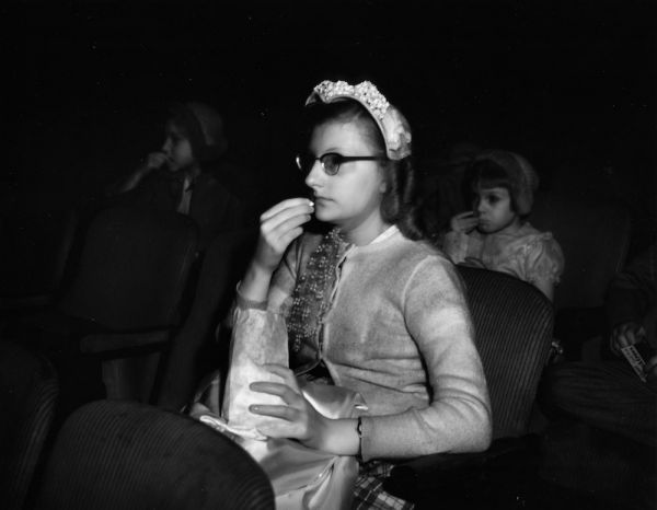 1940-movie-theater-behavior_13.jpg (25.9 Kb)