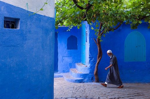 6370710-r3l8t8d-880-blue-streets-of-chefchaouen-morocco-2.jpg (39.81 Kb)