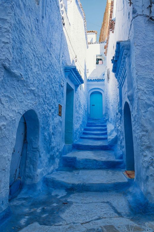 6371010-r3l8t8d-880-blue-streets-of-chefchaouen-morocco-5.jpg (83.4 Kb)