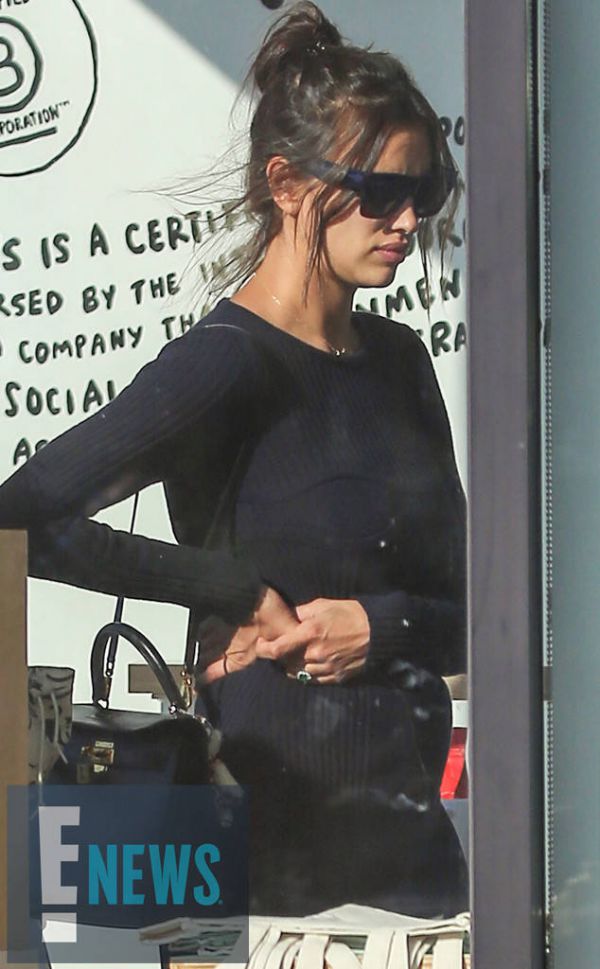 6473_rs_634x1024-170410081536-634_irina-shayk-post-baby-exclusive-j2r-041017.jpg (73.14 Kb)