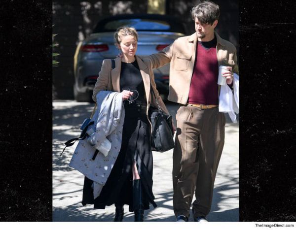7327_0314-amber-heard-and-andy-muschietti-in-los-angele-the-image-direct-5.jpg (47.21 Kb)
