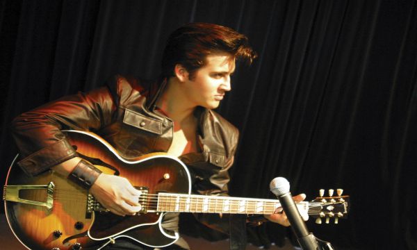 9141_108105-elvis-presli-elvis-presley-pevec.jpg (32.07 Kb)