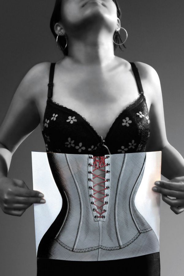 alex-corset-f__880.jpg (.9 Kb)