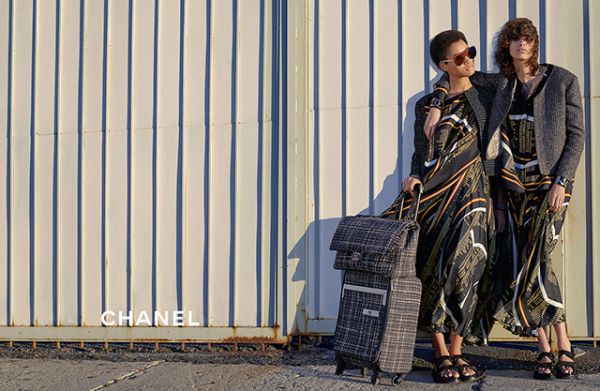chanel-spring-summer-2016-ready-to-wear-campaign-09.jpg (56.13 Kb)