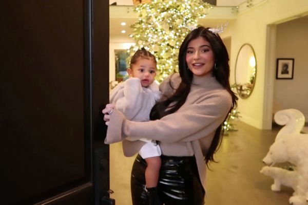 kylie-jenner-playhouse-christmas-present-01.jpg (29.41 Kb)