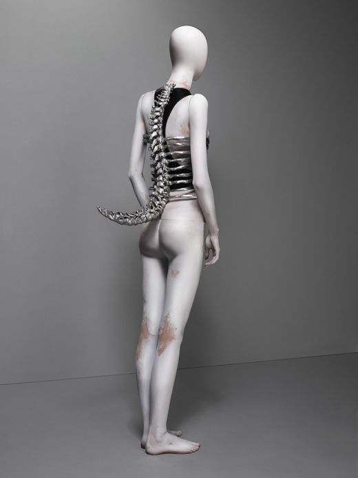 spine-corset-untitled-spring-summer-1998.jpg (21.02 Kb)