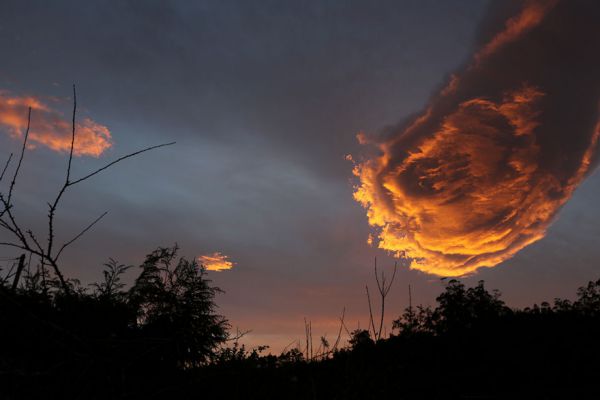 unusual-cloud-formation-fist-hand-of-god-portugal-1.jpg (23.16 Kb)