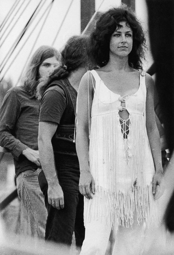 woodstock-women-fashion-1969-1__880.jpg (91.06 Kb)