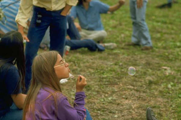 woodstock-women-fashion-1969-66__880.jpg (37.05 Kb)