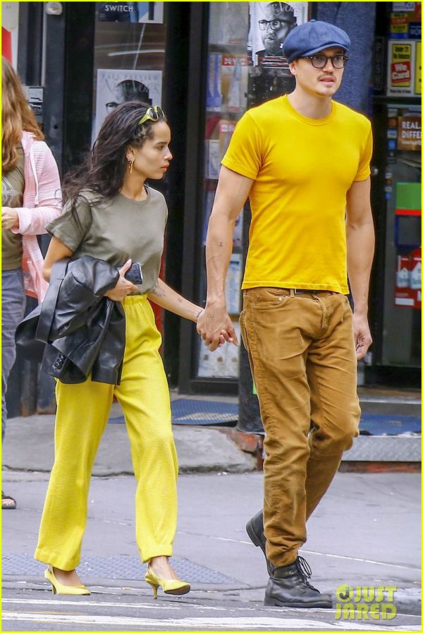 zoe-kravitz-karl-glusman-match-in-yellow-05.jpg (98.74 Kb)