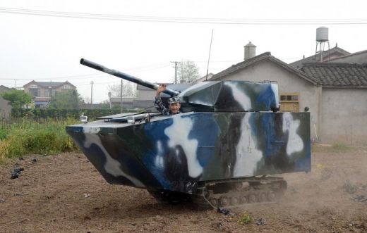 father-builds-a-fully-functioning-tank-pixanews-4-680x433.jpg (28.59 Kb)