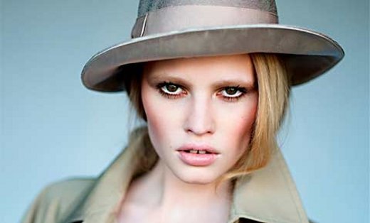 1353130595_lara.jpg