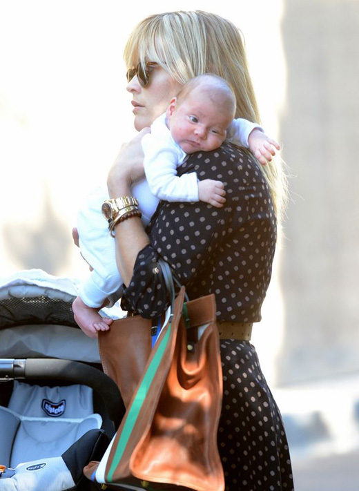 1895_reese-witherspoon-baby-tennessee-los-angeles-outing-01.jpg (125.65 Kb)