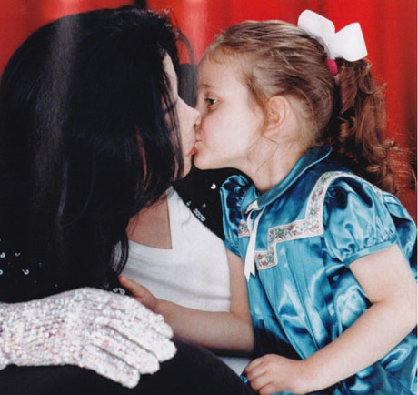 46189326-paris-and-michael.jpg (68.32 Kb)