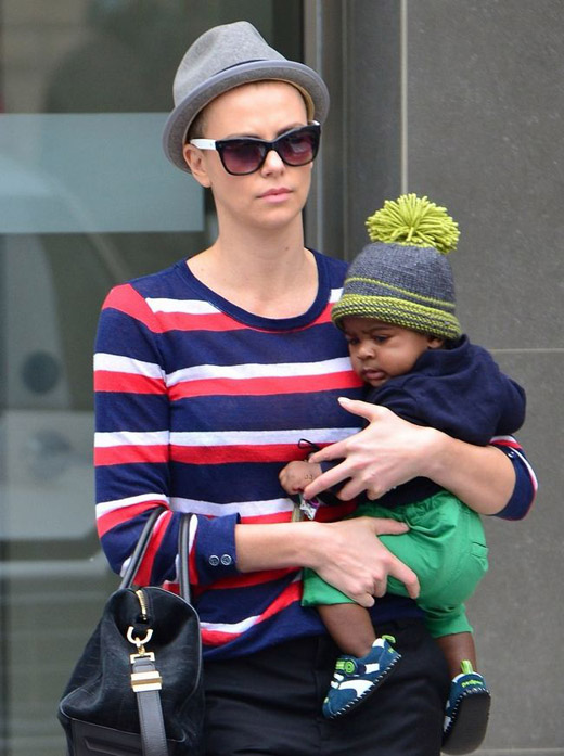 76_charlize-theron-baby-jackson-doctor-checkup-14.jpg (117.74 Kb)