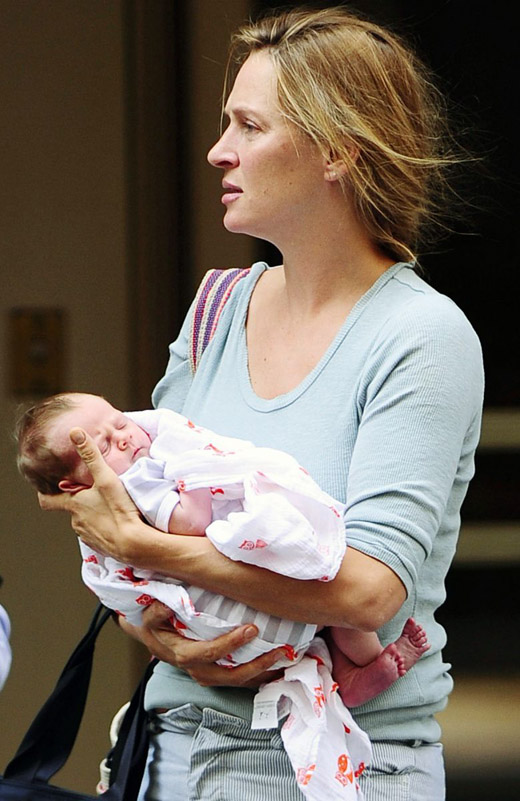 8438_uma-thurman-baby-luna.jpg (130.66 Kb)