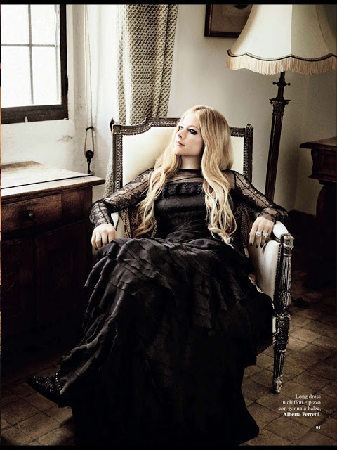 avrillavigneforglamouritalyaugust2013-002.jpg (88.2 Kb)