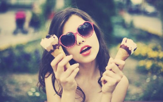 beautiful-girl-sunglasses-ice-cream-photo-wallpaper-1920x1200.jpg (26.35 Kb)