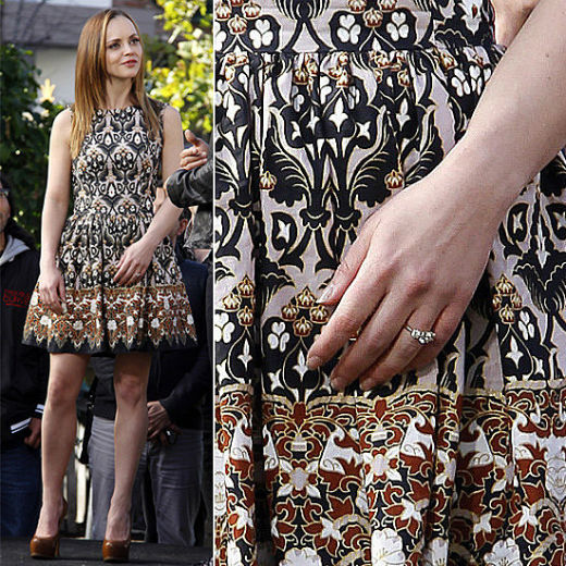 christina-ricci-engagement-ring-pictures.jpg (119.96 Kb)
