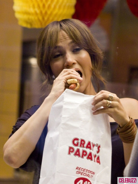 jennifer-lopez-hot-dog-eating-celebs-thebackupplan-splash-435x580.jpg (67.43 Kb)