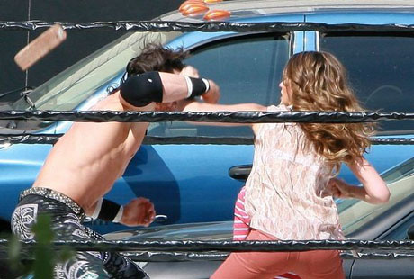 jessica-alba-boxing-04.jpg (68.84 Kb)