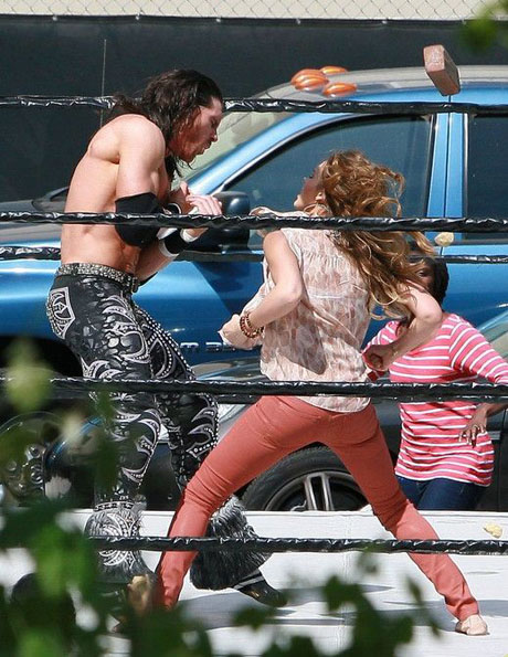 jessica-alba-boxing-08.jpg (117.3 Kb)