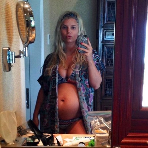 jessica-simpson-pregnant-bikini-pictures.jpg (211.01 Kb)