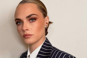 Сукня Кари Делевінь порвалася в районі сідниць перед світським заходом (фото, відео)