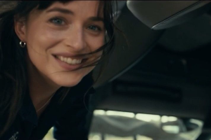 Дакота Джонсон вперше вийшла у світ після того, як її колишній, Кріс Мартін, закрутив роман із Софі Тернер