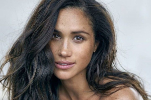 Меган Маркл випустила нові свічки і шампанське