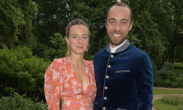 0888_dzheims_middlton_z_druzhinoyu1.jpg (44.08 Kb)