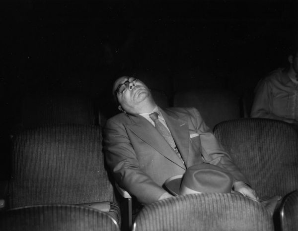 1940-movie-theater-behavior_2.jpg (26.23 Kb)