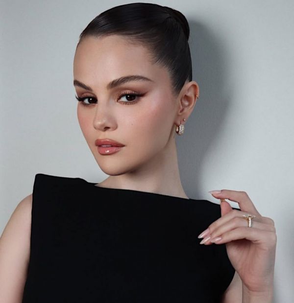 2032_selena_gomes4.jpg (26.35 Kb)