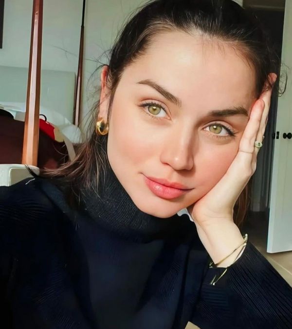 22_ana_de_armas1.jpg (46.37 Kb)