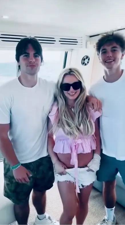 2556_10.jpg (35.58 Kb)