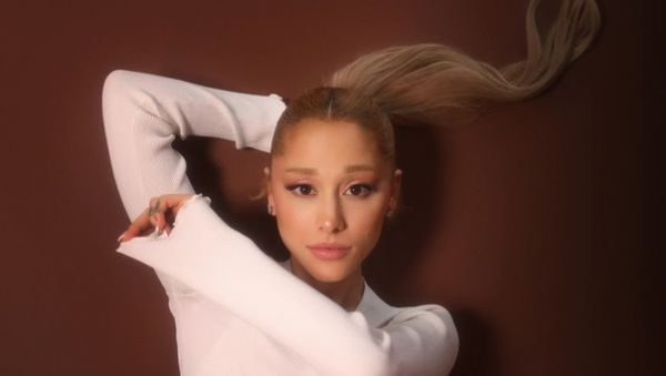 3012_ariana_grande1.jpg (14.9 Kb)