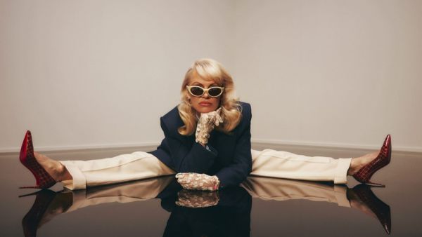 52_pamela_anderson2.jpg (18.11 Kb)