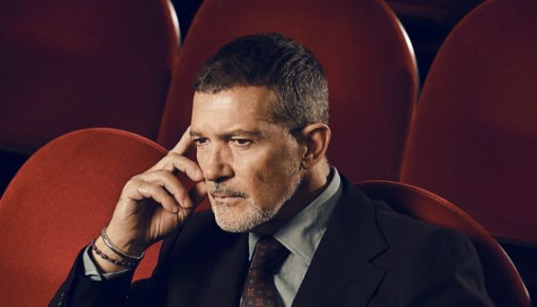 5878_antonio_banderas.jpg (21.81 Kb)