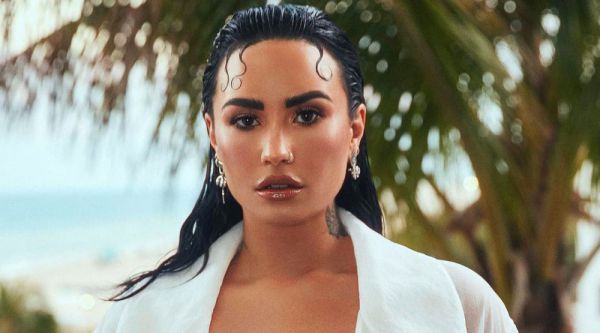 6347_demi_lovato1.jpg (31.28 Kb)