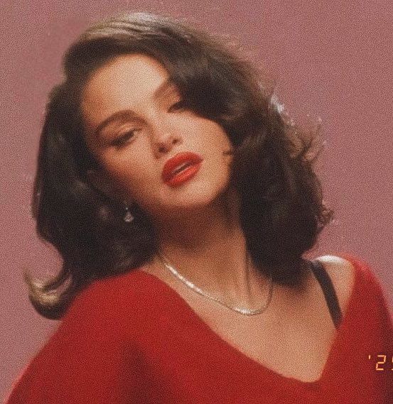 8053_selena_gomes3.jpg (75.69 Kb)