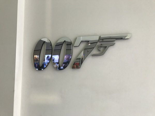 9615_dzheims_bond_007_logo.jpg (19.67 Kb)