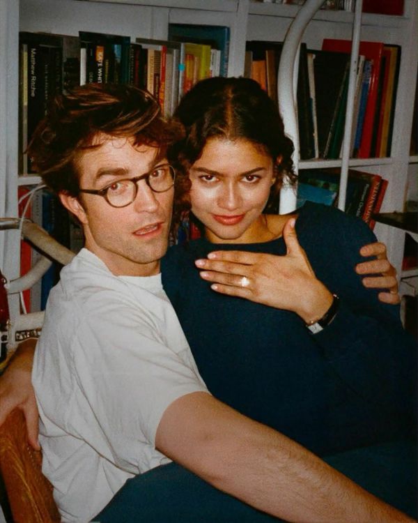 9637_robert_pattinson_i_zendeya.jpg (64.54 Kb)