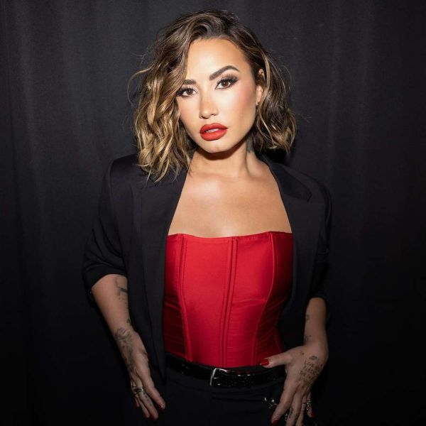 9707_demi_lovato3.jpg (34.54 Kb)