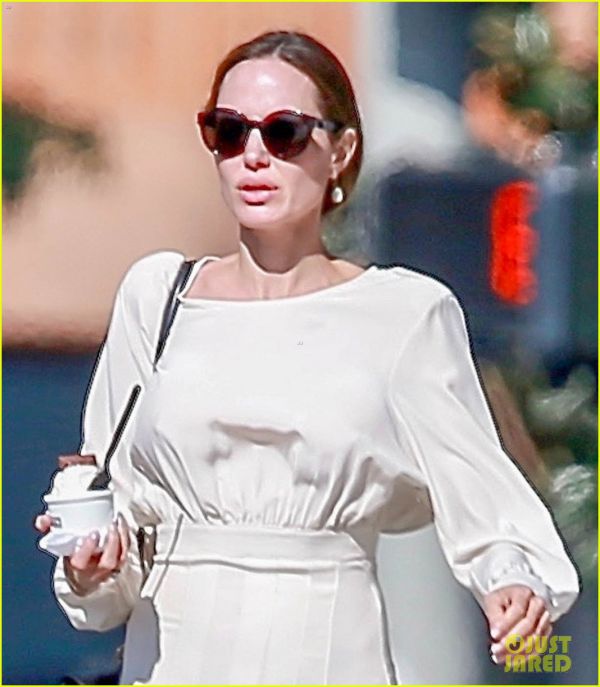 angelina-jolie-spends-her-sunday-with-son-pax-02.jpg (54.41 Kb)