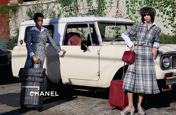 chanel-spring-summer-2016-ready-to-wear-campaign-06-1.jpg (69.4 Kb)